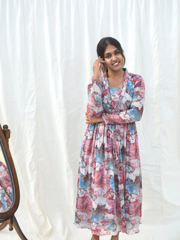 Flowy long sleeve floral dress - Image 2